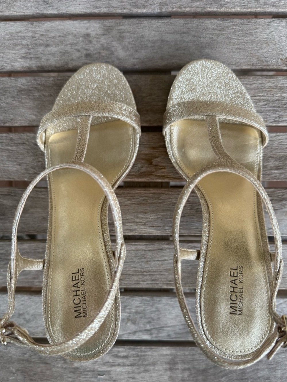 Michael Kors Gold Glitter T-Strap Heels Sandals Size 7.5 Wedding Evening - Picture 4 of 7
